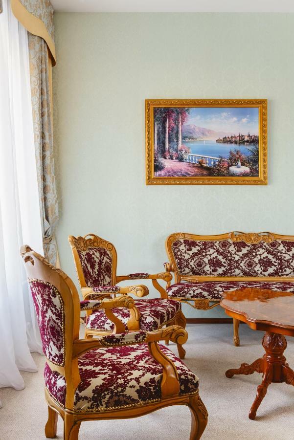 קראסנויארסק Oktyabrskaya Hotel מראה חיצוני תמונה